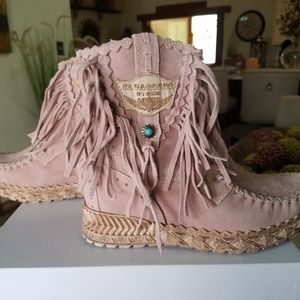 El Vaquero Women's Pink Fringe Ankle Boots